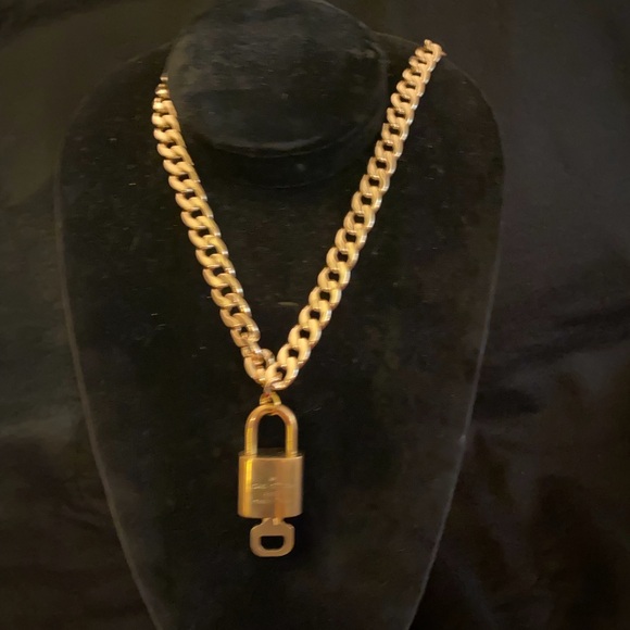 AUTHENTIC LOUIS VUITTON LOCK & KEY # 324 - Picture 2 of 9